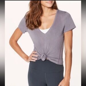 Lululemon Women’s Sz 6 Love Tee V in Dusky‎ Lavender